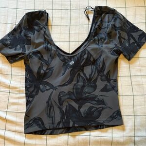 lululemon athletica Gray and Black Patterned Women's Tee